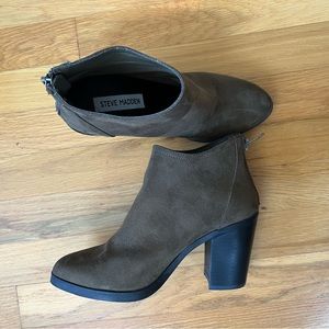 NEVER WORN! Steve Madden Booties Olive Green Suede, Size 7.5